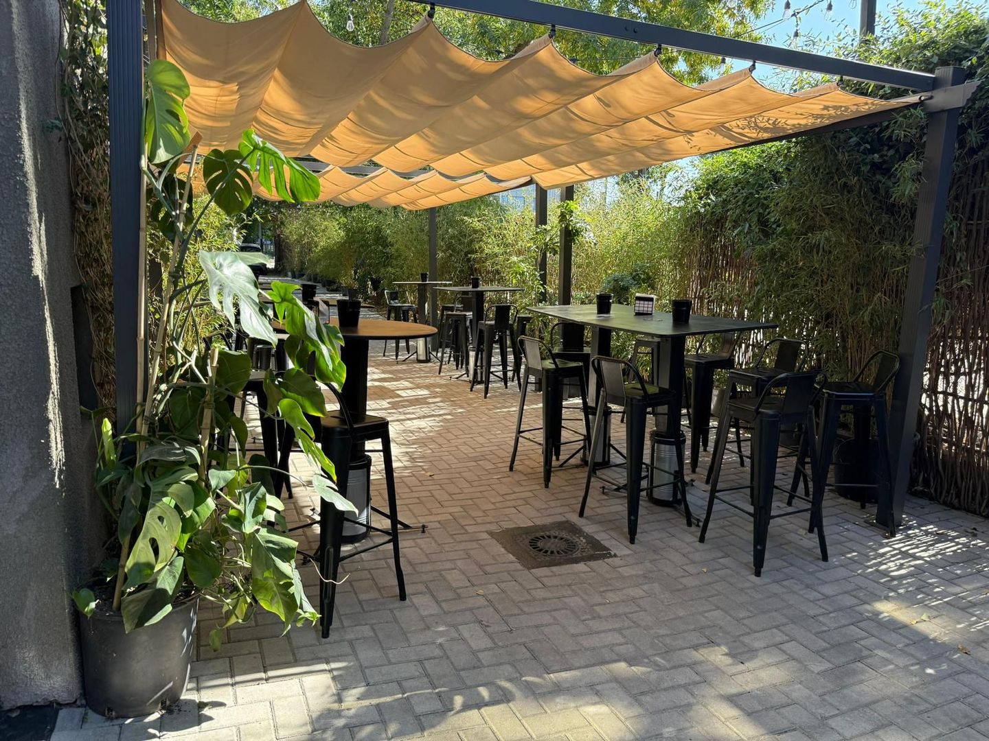 Spațiu  576mp+120mp curte  la 5 minute de Metrou Pipera - Poză 1