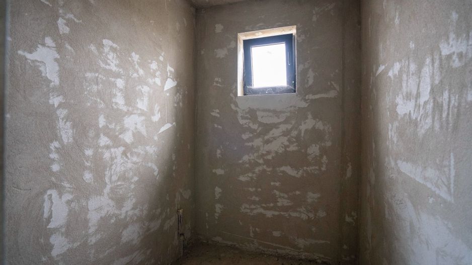 CASA NOUA SEMIFINISATA IN CIHEI CU 3 CAMERE - Poză 8