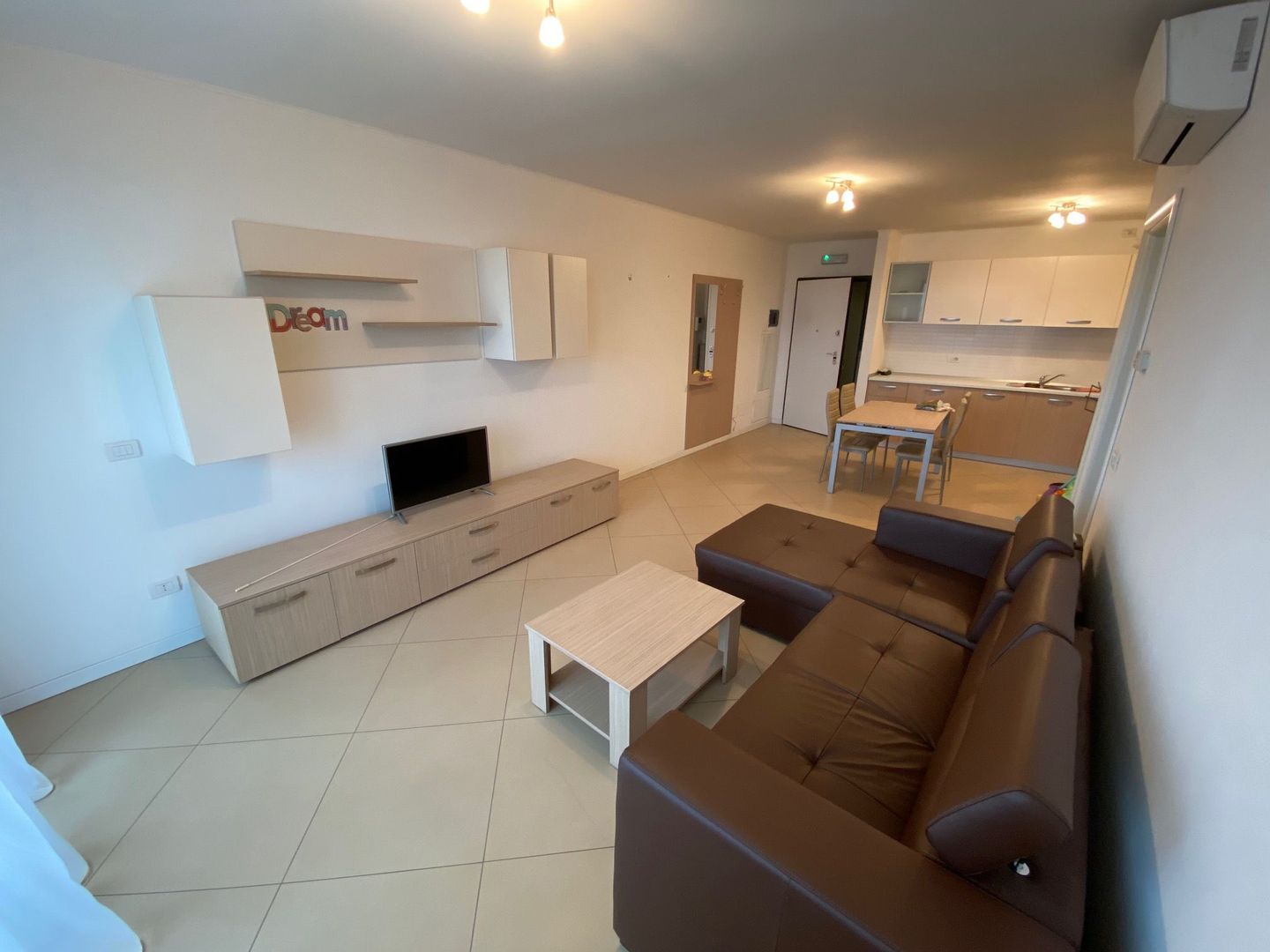 Apartament cu 3 camere   în zona Ultracentral - Poză 1