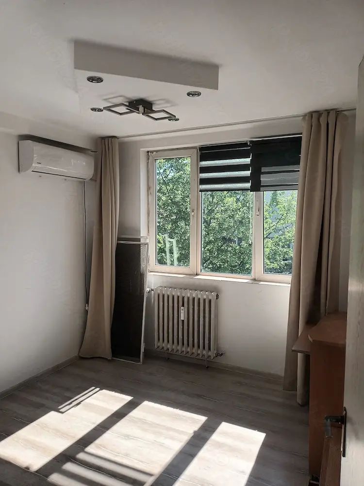 De vanzare Apartament  3 camere Pacii - Poză 4