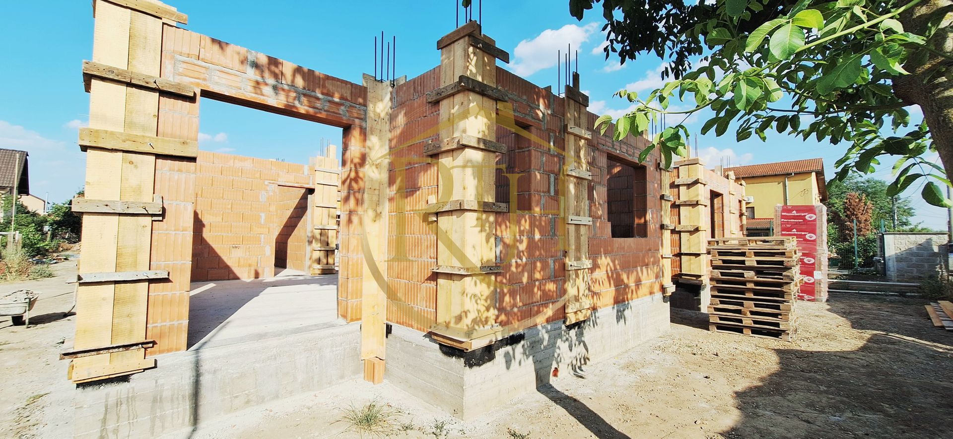 Oferim spre vanzare, Case tip duplex despartite prin spatiu verde, Giroc - Poză 14