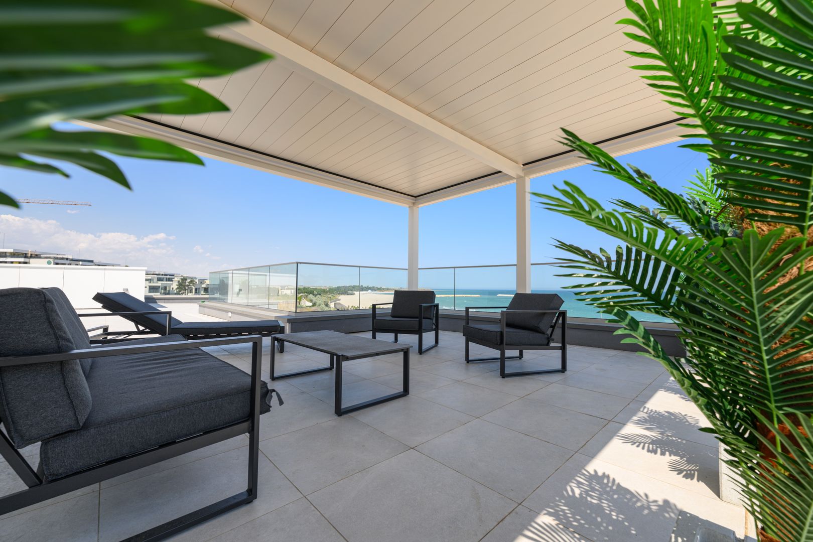 PENTHOUSE CU PISCINA, VEDERE PANORAMICA LA MARE/FALEZA OLIMP - Poză 2
