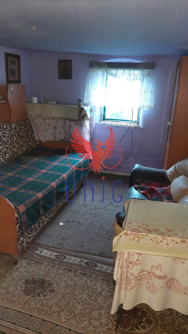 Casa cu teren de 1969 mp - Amarastii de Jos - Poză 5