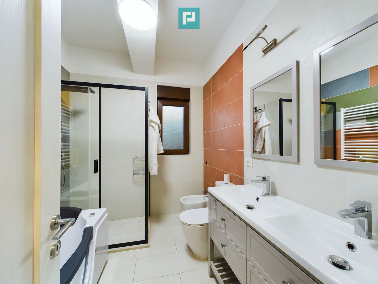 Casă modernă cu piscină încălzită în zona Tivoli - Poză 11