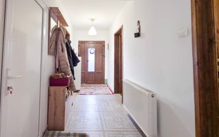 Casă spațioasă de vânzare – Strada Republicii nr. 105, Dragomirești - Poză 8