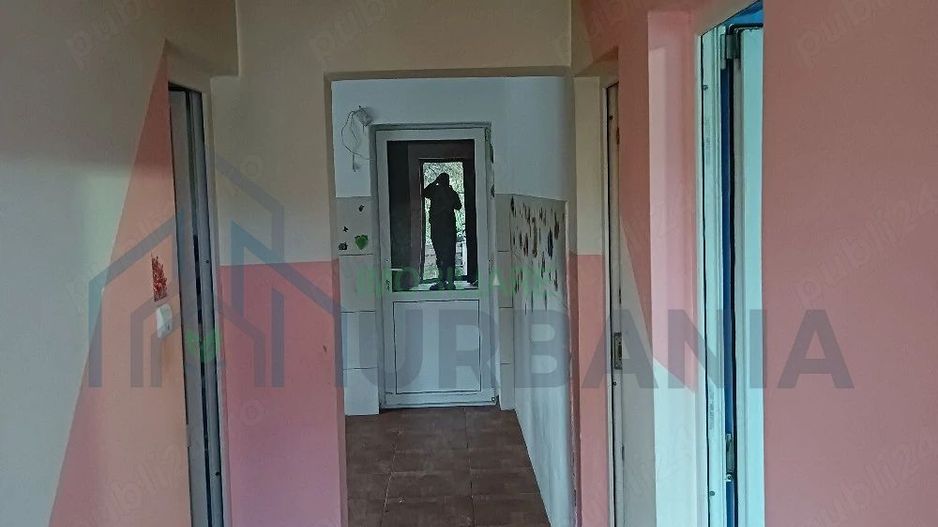 Casă P+1E, sat Păun, lângă pădure, 2 camere + etaj open-space, teren 300 mp, utilități complete - Poză 2