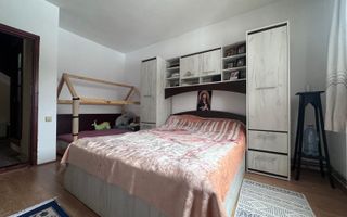 Casă de vânzare în Pucioasa! - Poză 12