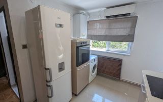 Apartament 3 camere in vila curte proprie, centrala,  5 min metrou - Poză 3