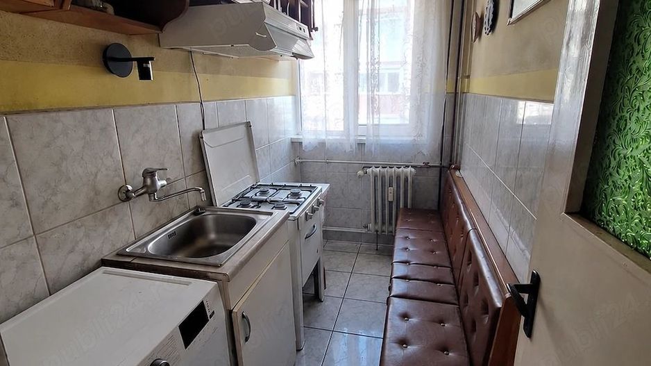 Apartament 3 camere, Zona Dacia   luminos, liniștit, cu vedere spre spațiu verde - Poză 7