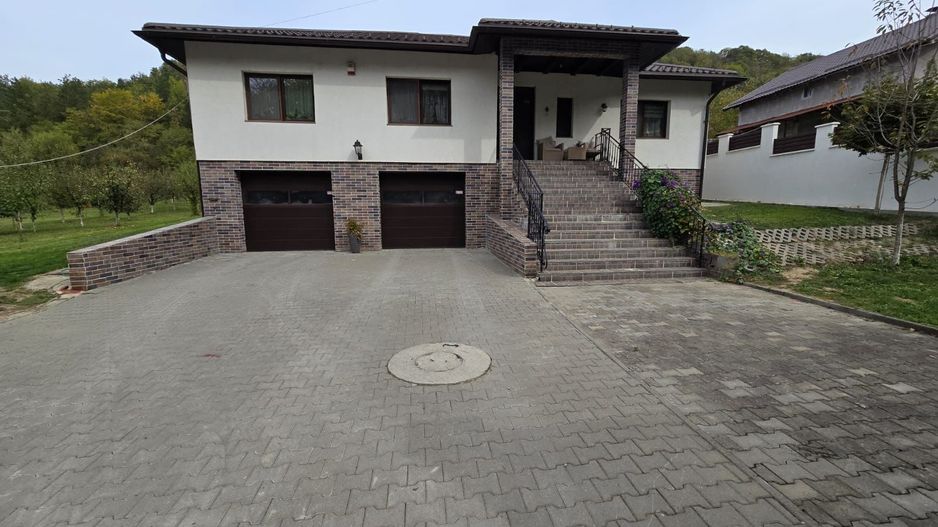 Casa 6 camere,300 mp,2500mp teren, Valea Iubirii,0% comision - Poză 1