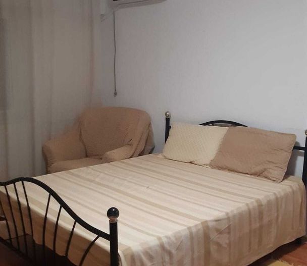 închiriez garsonieră, Mall Vitan, mobilată - Poză 2