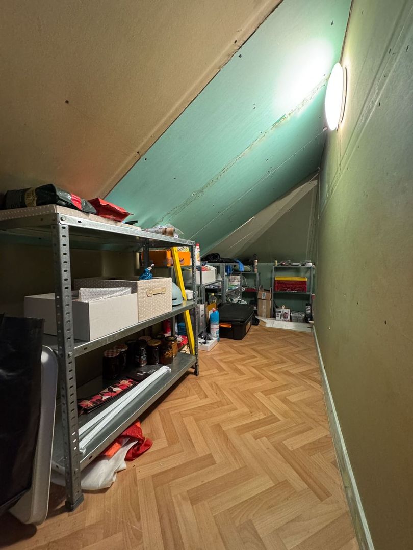 Apartament 2 camere - Domenii, etaj 2/2, centrala noua, curte, boxă, pod. - Poză 20