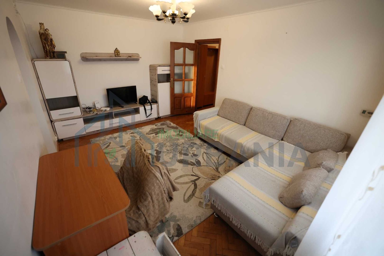 Închiriez apartament cu 2 camere PODU ROȘ - Poză 1
