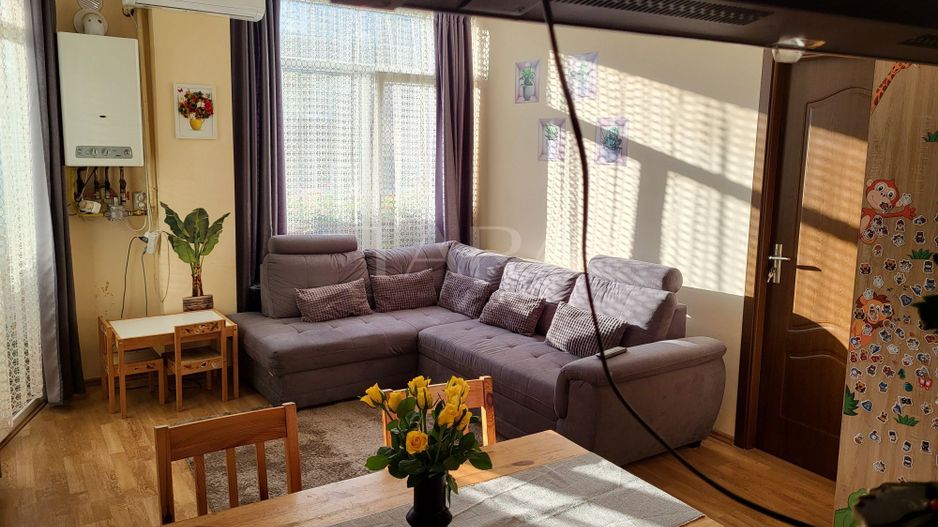 Apartament cu 2 camere, mobilat și utilat la etajul intai. - Poză 1