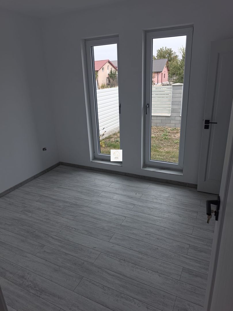 Casa 4 camere Crevedia - Poză 35