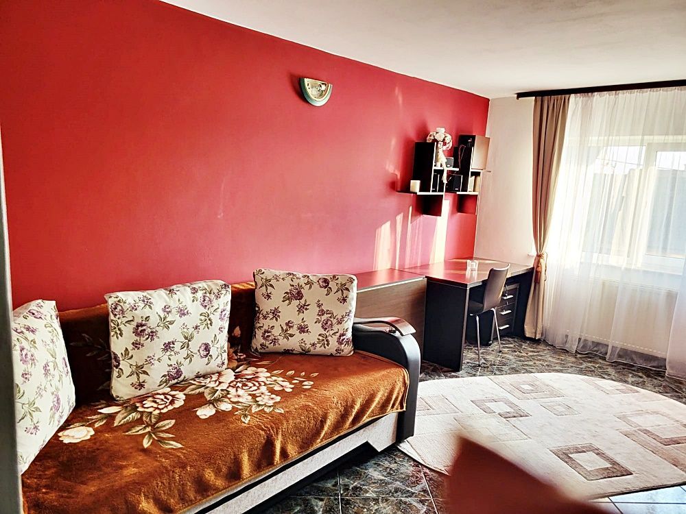 Codlea, apartament 2 camere decomandat, etaj 1, mobilat, 75000 euro - Poză 1