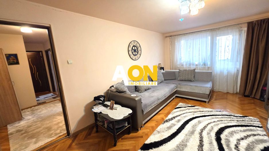Apartament 3 camere, 2 bai, decomandat, etaj 3, Cetate, zona Stadion - Poză 2
