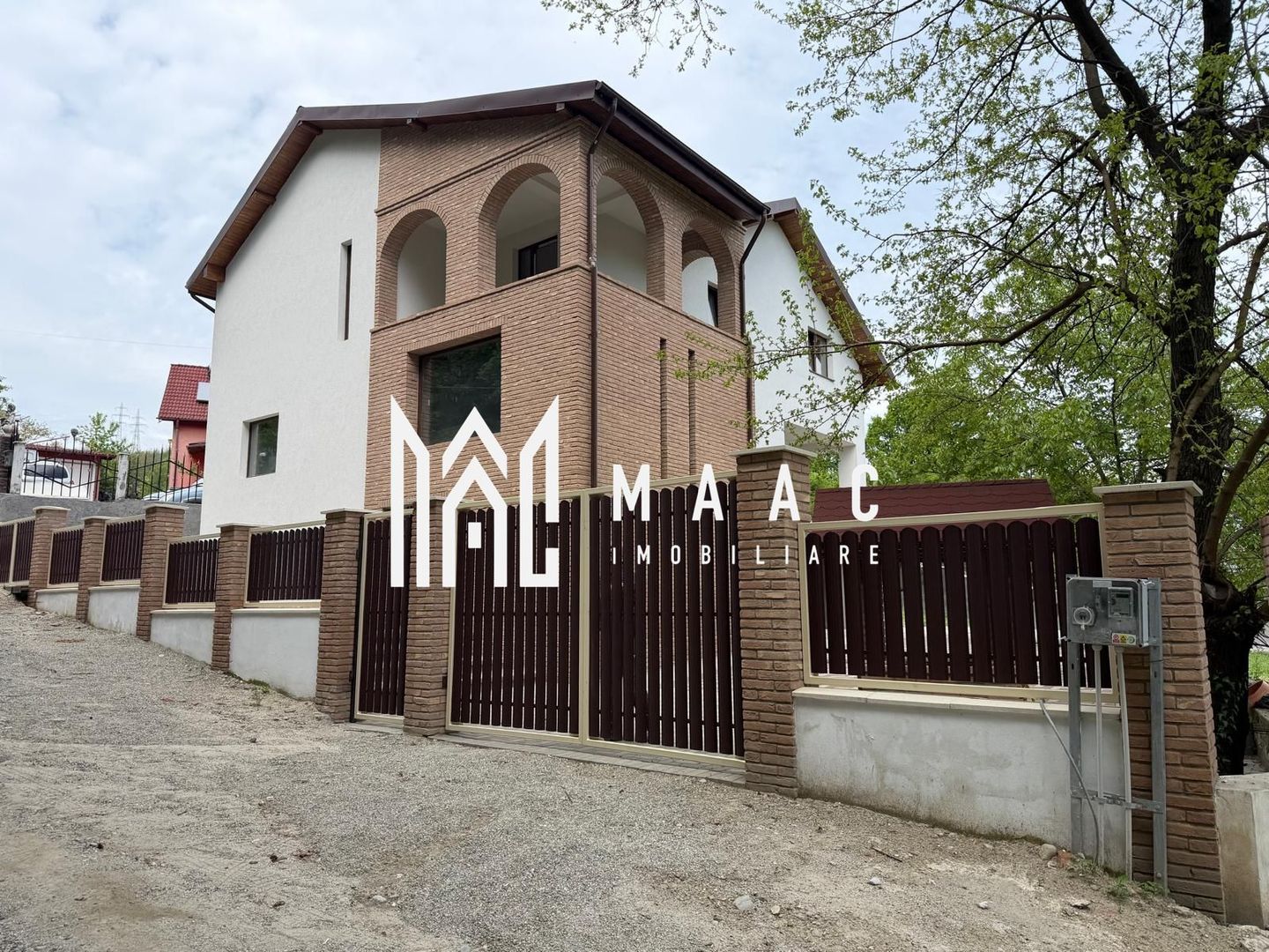 Casă 8 camere | Bujoreni, Vâlcea | 360 mp, teren 1000 mp - Poză 3