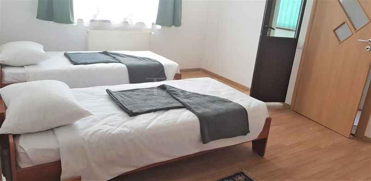 Casă spațioasă cu potențial de pensiune sau clinica, zona Zorilor - Poză 7