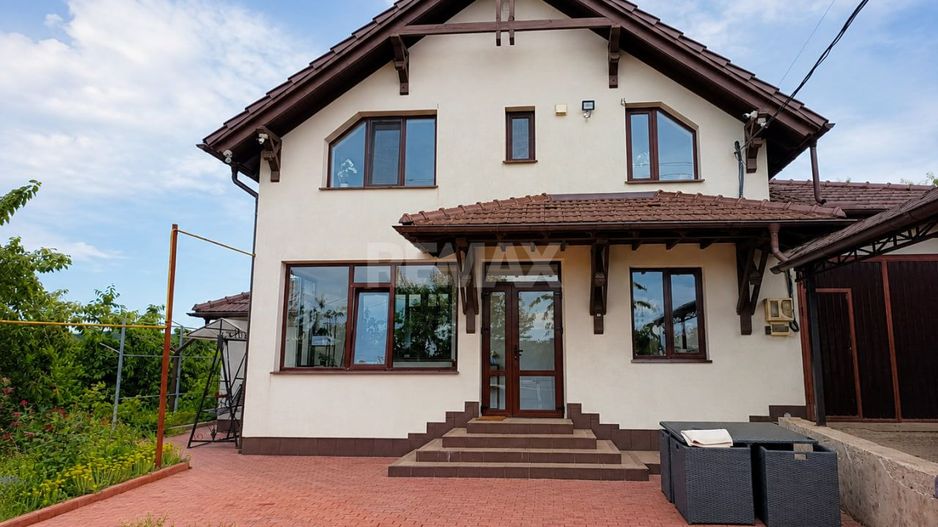 Casă 3 + Living, renovată | 17 ari | Panouri fotovoltaice | Pompă de căldură | Măgdăcești - Poză 1