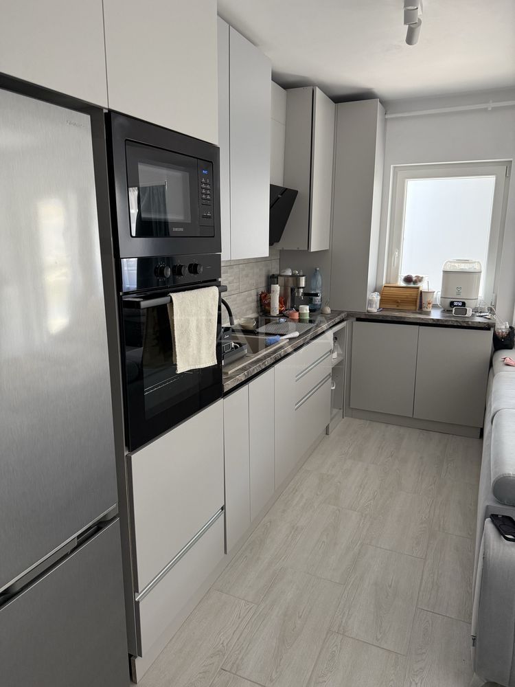 Apartament 3 camere, terasă de 55 mp și parcare în garaj – zona Petrom - Poză 1