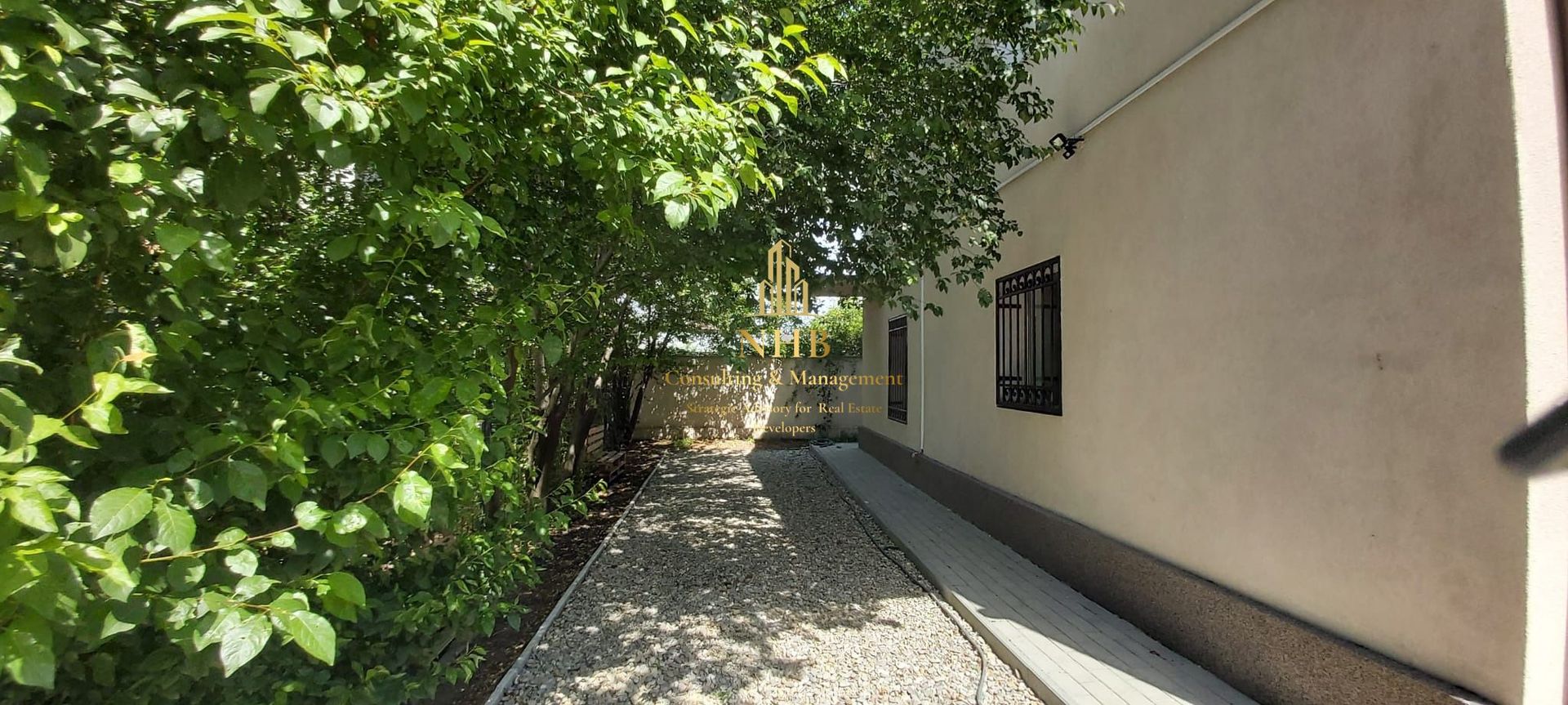 Casă spațioasă 5 camere + curte 340 mp în Băneasa | - Poză 16