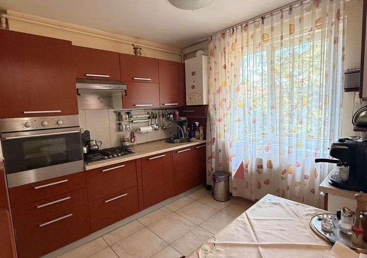 BRASADAS vinde ap 3 camere etajul 2/4 pe Careiului - Poză 7