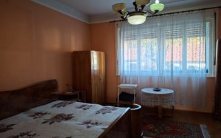 Apartament cu 3 camere si garaj in zona centrală - Poză 12