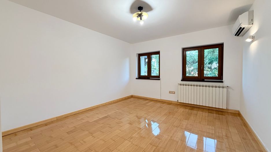 Vilă elegantă cu teren de aproximativ 1.000 mp - Poză 25