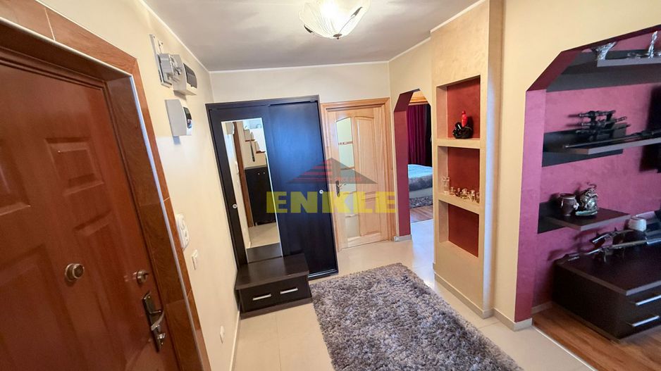De vanzare apartament cu 3 camere, zona Mall. - Poză 9