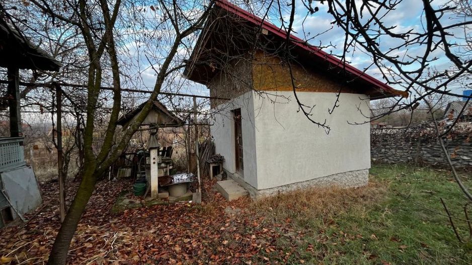 Casă + teren generos de vânzare în Strâmba Jiu - Poză 6