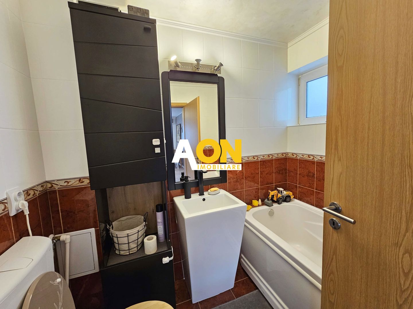 Apartament 3 camere, 120 mp utili, la vila, cu garaj si parcare - Poză 6