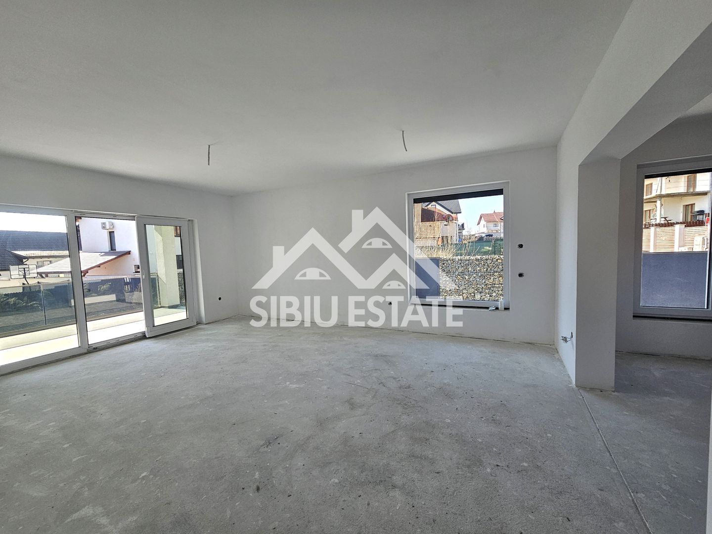 Casa Sibiu, intrare Selimbar, garaj, pivnita, curte mare - Poză 5