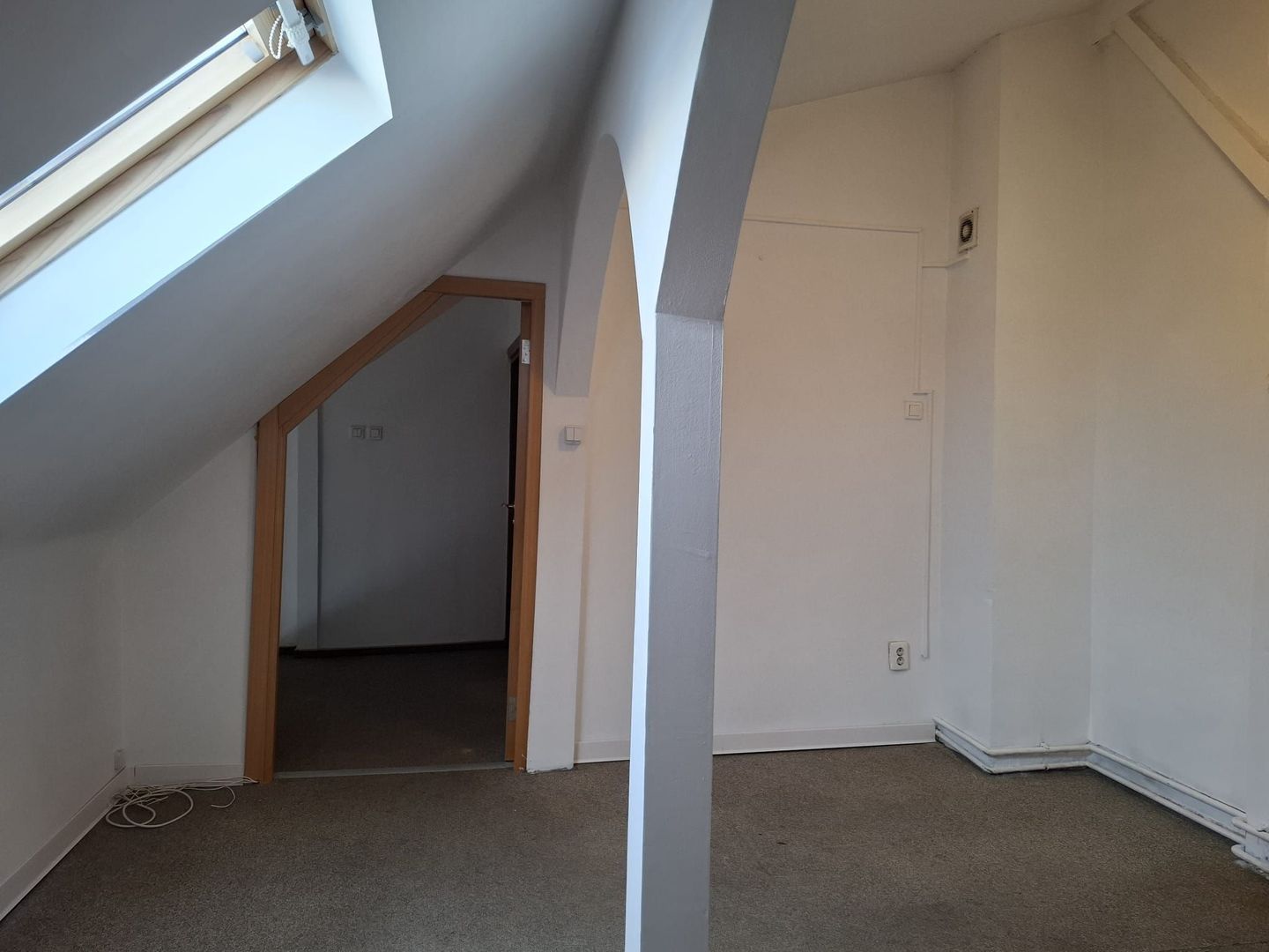 URGENT!, libera, rezidential/birou/comercial, 2 intrari, NEGOCIABIL - Poză 6