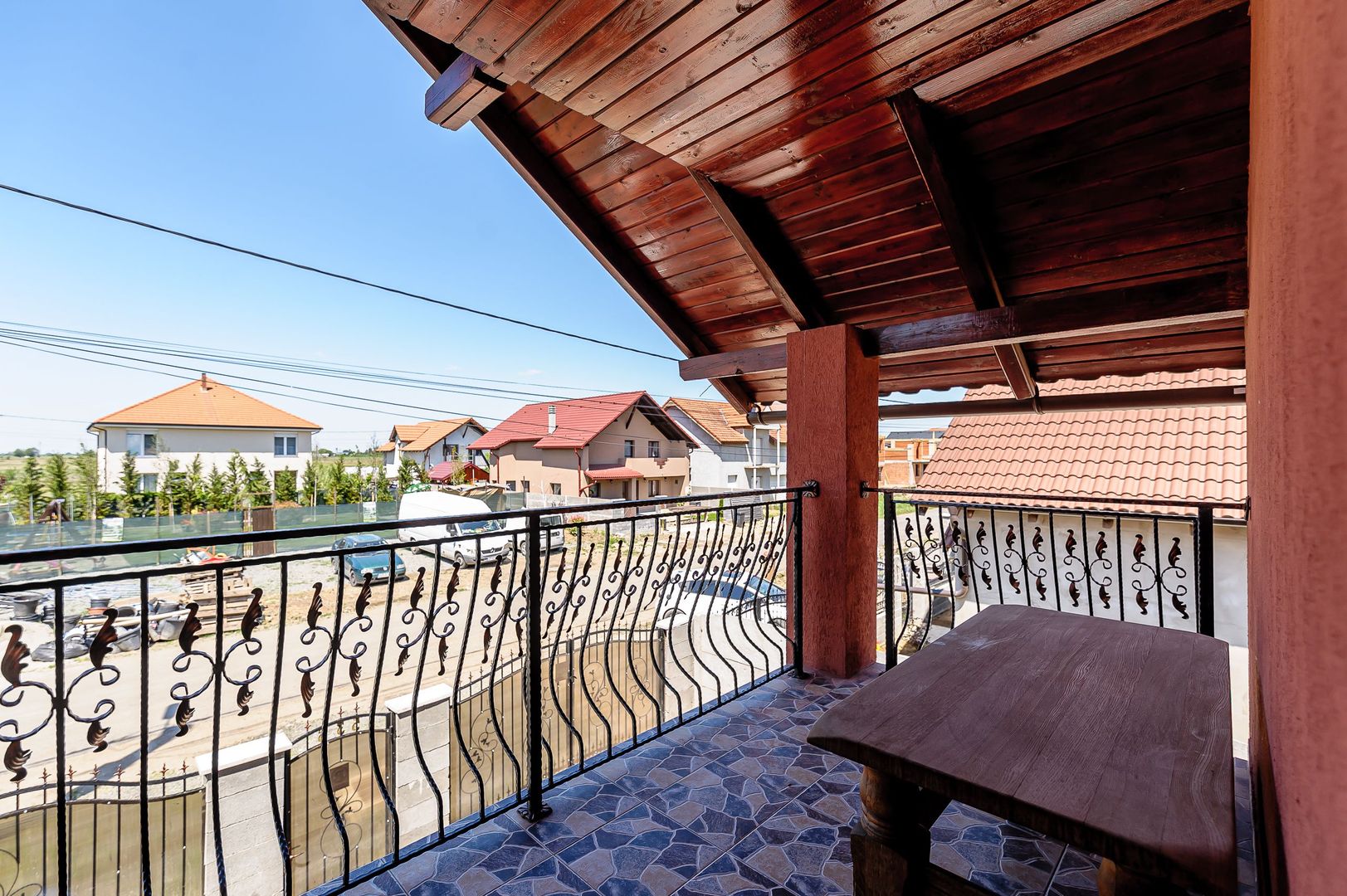 Vilă cu 4 dormitoare în Livada - Poză 1