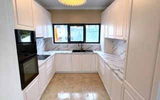 Casa moderna cu priveliste asupra orasului, terasa cu jacuzzi, Iris - Poză 9