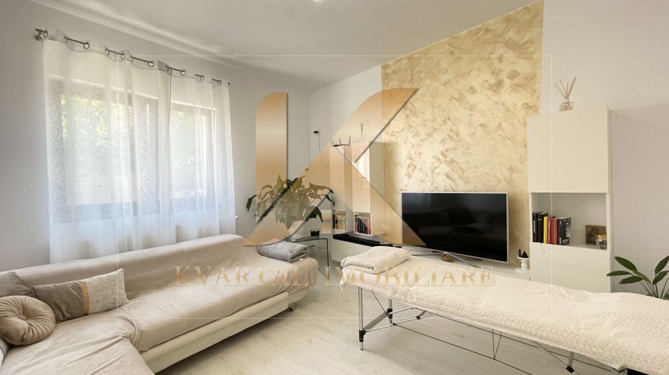 Apartament generos la casa 2 camere , 70 mp Zona Parneava ! - Poză 1