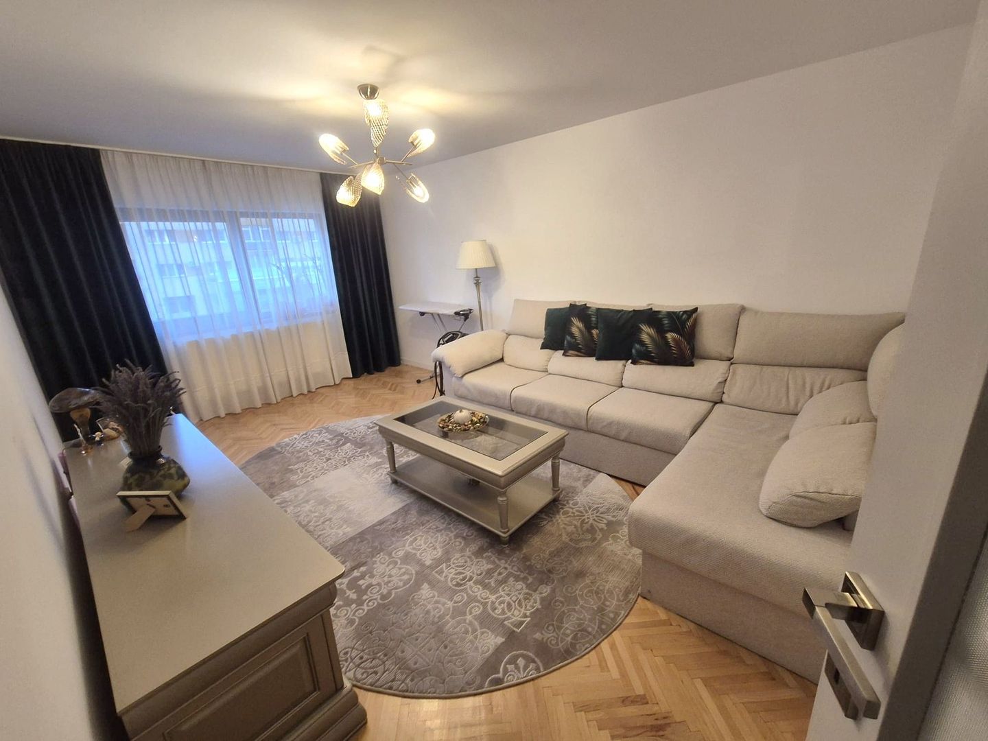 Apartament 3 camere, decomandat, et.1, Ampoi 3 - Poză 1