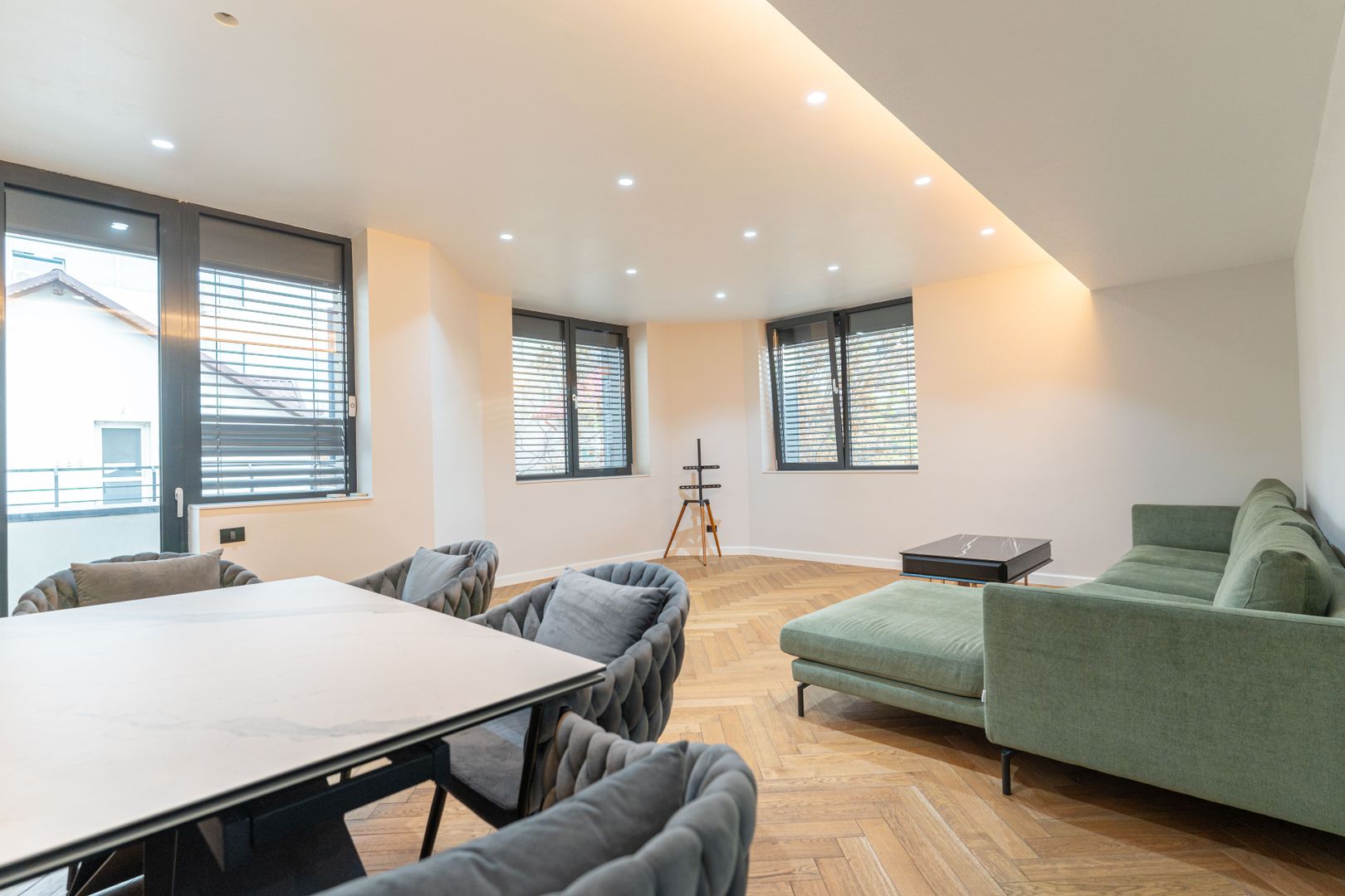 Luxury 4-Room Apartment – HERASTRAU I Parking Spots I ROVERE FURNITURE - Poză 1