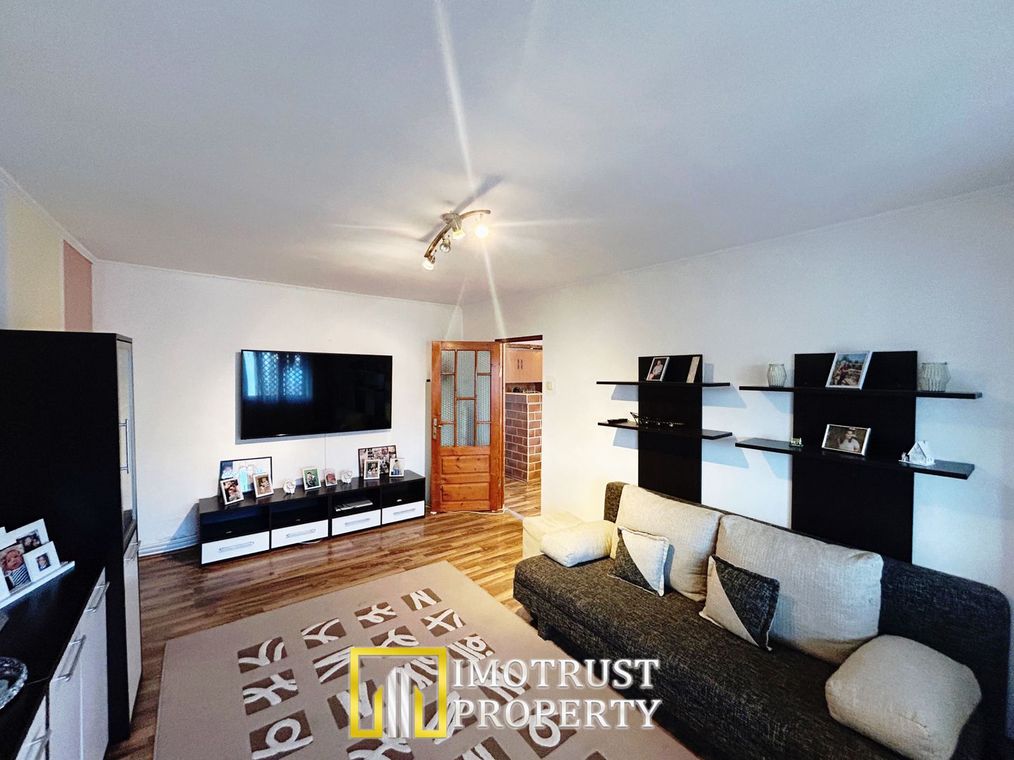 De vanzare apartament 3 camere/ Aradul Nou - Poză 2