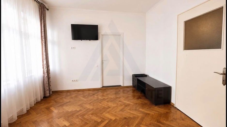 Apartament 2 camere 61 mp utili parter 2 bai 2 pivnite Centrul Istoric - Poză 4