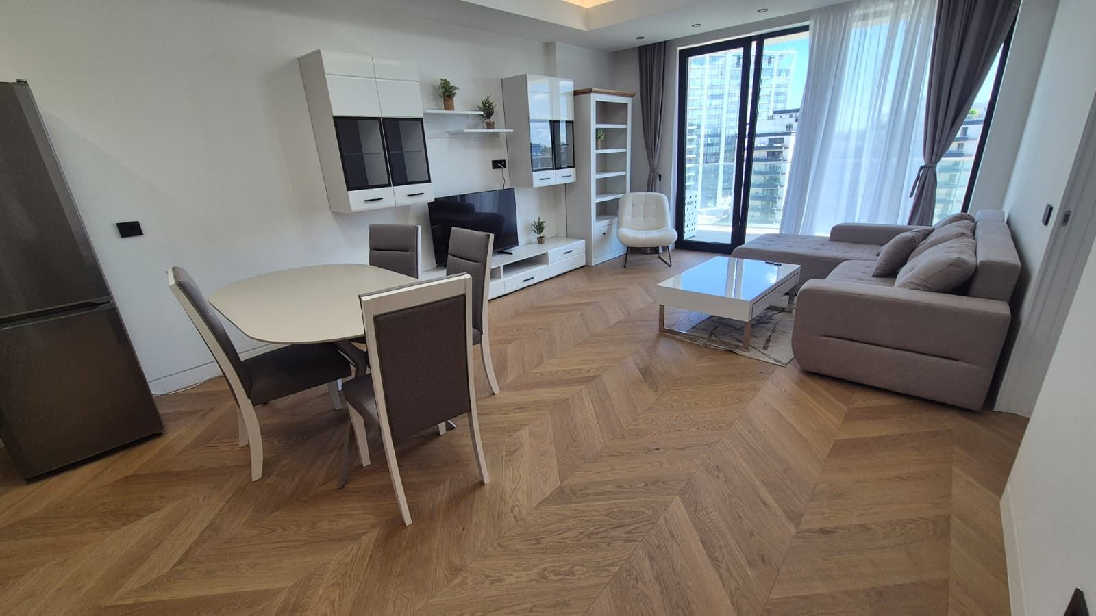 APARTAMENT 2 CAMERE | MOBILAT + UTILAT | - Poză 2