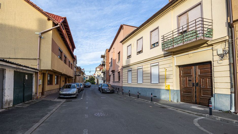 2 apartamente, 1 etaj, o oportunitate rară – ultracentral - Poză 1