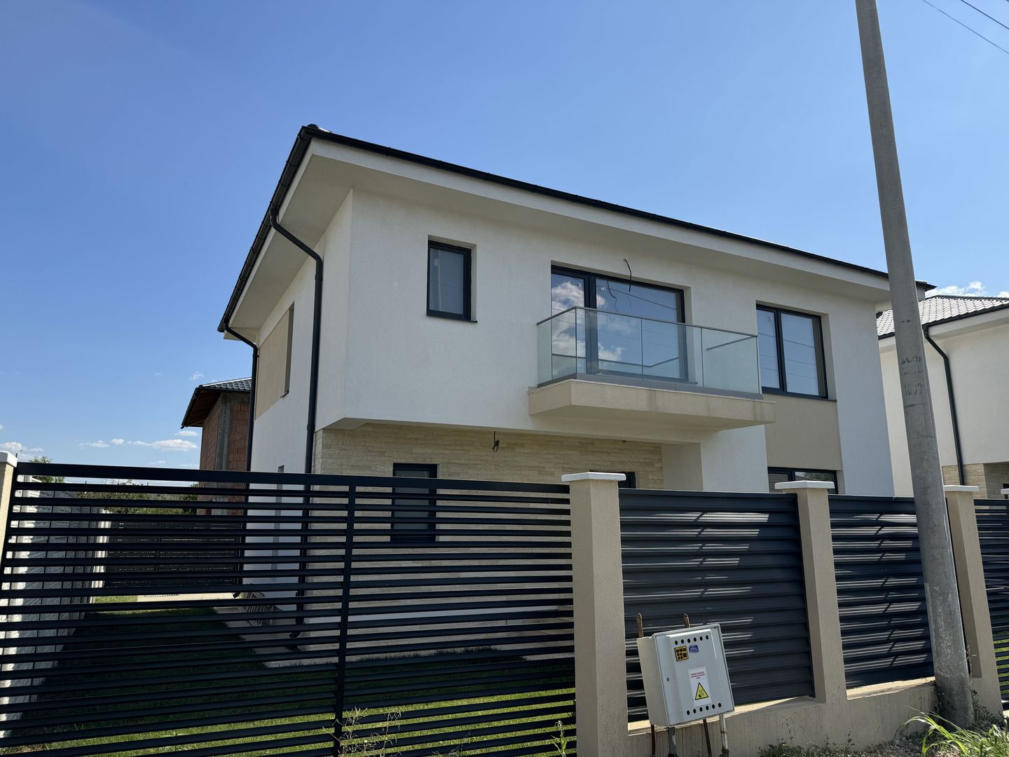 Vila Moderna Tunari, zona Buna, curte 300m - Poză 1