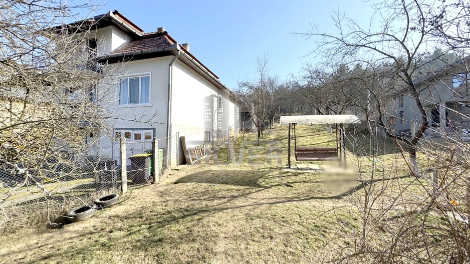 Casa pe 3 niveluri cu teren de 1900 mp in Com. Baisoara. - Poză 2