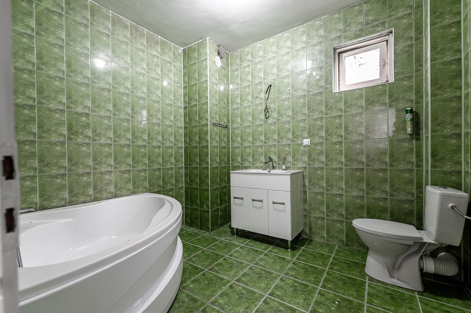 Casă în localitatea Miniș - Comision 0% la cumparare - Poză 12