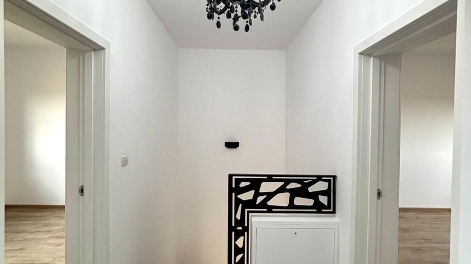 Duplex  cu 4 camere si teren generos , Sacalaz - Poză 11