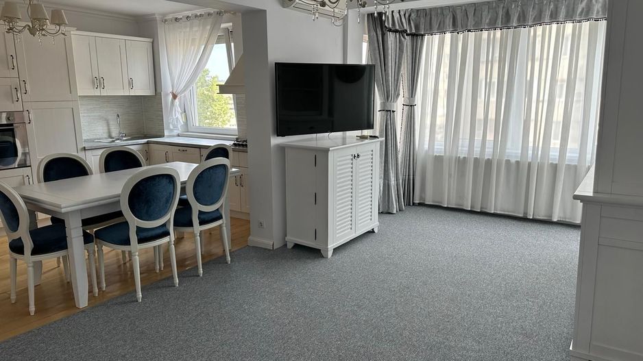 Apartament spațios cu 3 camere de închiriat – Bulevardul Dacia, Oradea - Poză 1