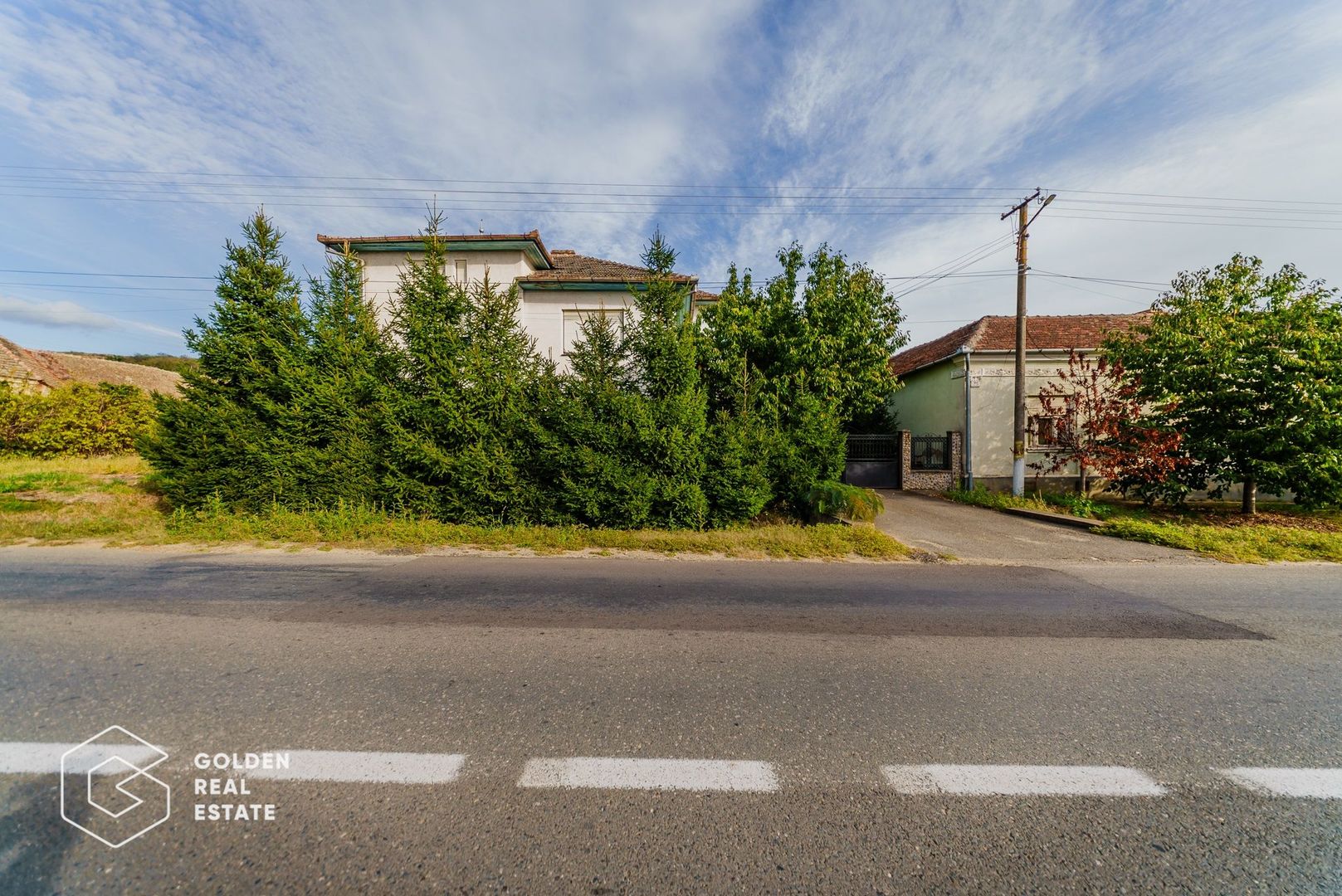 Vila superba, P+E,  Cuvin, 9 camere, 200 mp si teren 1300 mp plus anexa 3 camere - Poză 41