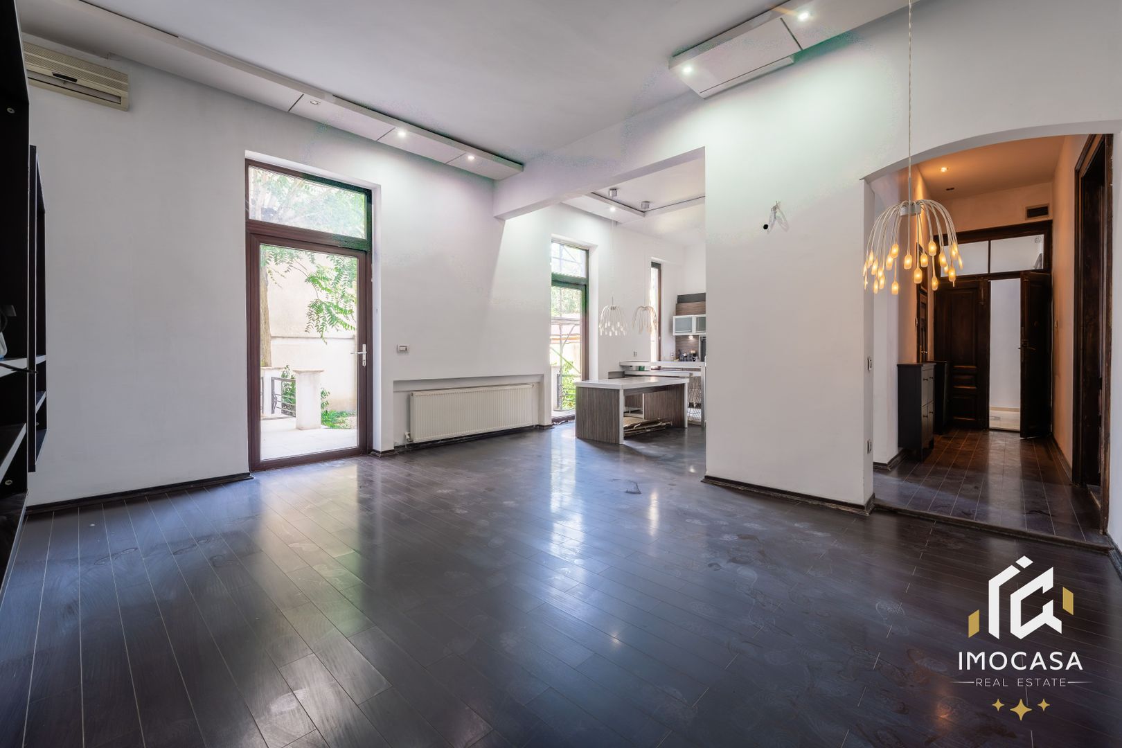 De vanzare Cladire bloc Istoric Central Arad D+P+E+M curte proprie - Poză 1